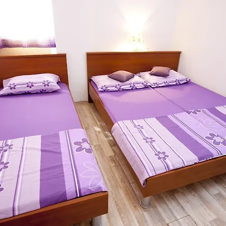 Apartments Fani Brela Pokoj fotografie