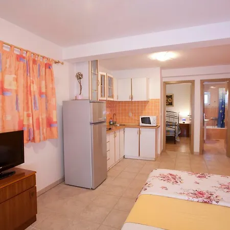 Apartments Fani Brela Pokoj fotografie